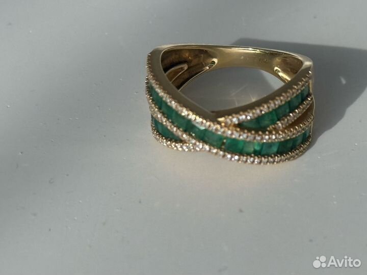 Кольцо с бриллиантом