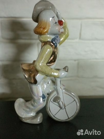 Клоун на велосипеде