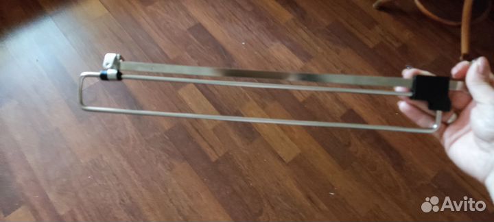 Выдвижная вешалка для шкафа