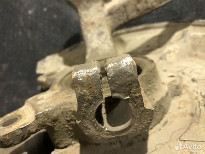 Кулак поворотный правый Шкода Фелиция Felicia