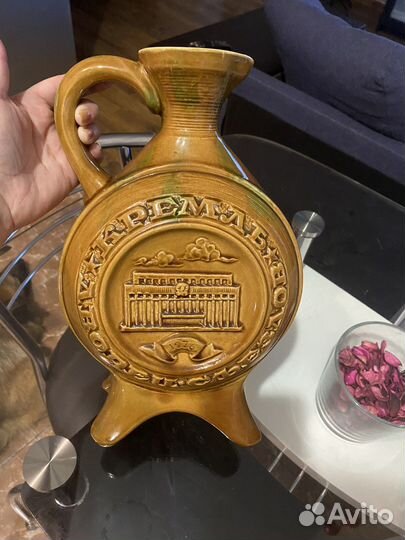 Глиняный кувшин большой