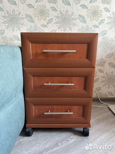 Тумба на колесиках