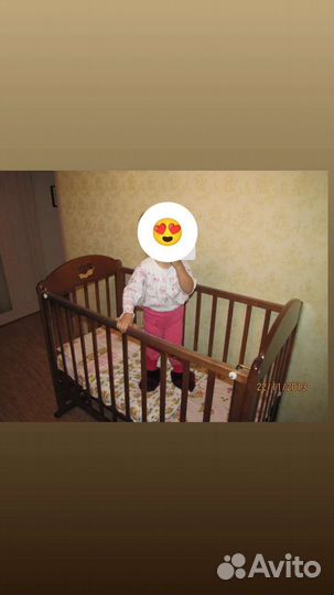 Детская кроватка с продольным маятником