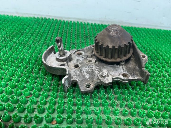 Помпа Renault Logan 1 K7J 2012