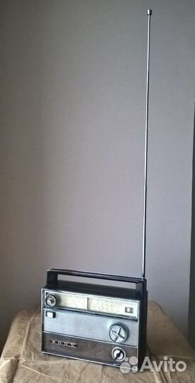 Старинный радиоприемник sony