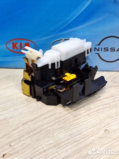 Замок передней двери nissan terrano D10 Прав