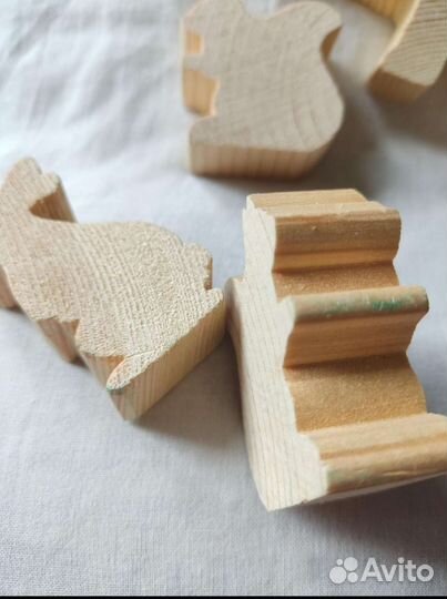 Фигурка деревянная