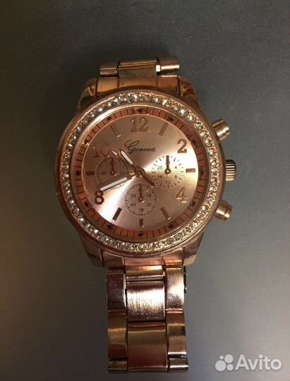 Часы и плойка для волос