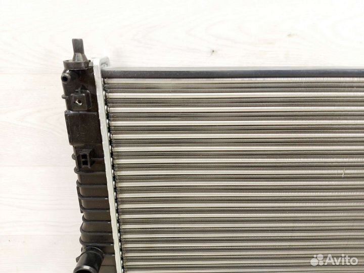 Радиатор охлаждения Chevrolet Aveo T250. 2006-2012