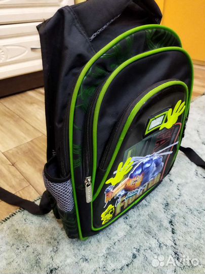 Продам школьный портфель