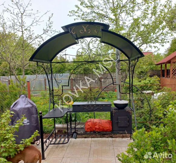 Мангал с крышей