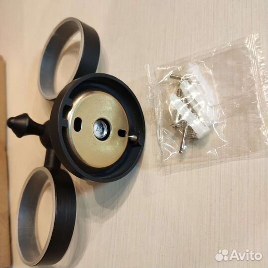 Держатель для стаканов в ванной