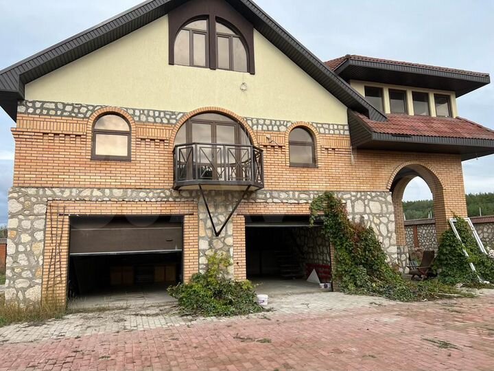 Дом 400 м² на участке 17 сот.