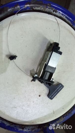 Привод лючка топливного бака hyundai santa fe 2 cm