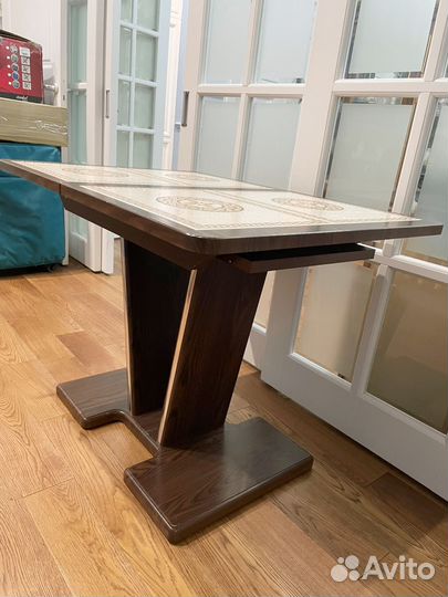 Кухонный стол и стулья