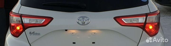 Фары задние Toyota Vitz 2019г