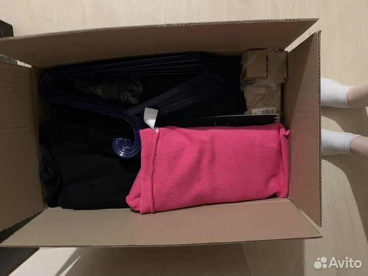 Две коробки вещей и игрушек