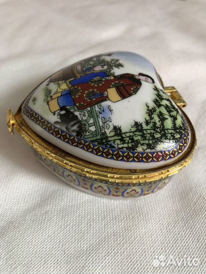Керамическая шкатулка в форме сердца