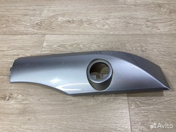 Накладка рейлинга задняя левая Nissan Armada