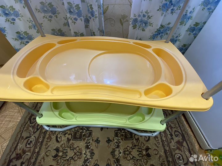 Пеленальный столик с ванночкой Brevi