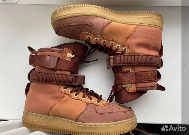 Nike Air Force 1 Special Field Premium (41 EUR)
