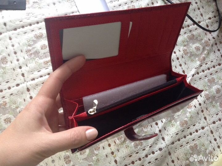 Кошелёк красный лак