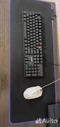 Комплект клавиатура мышь коврик наушники