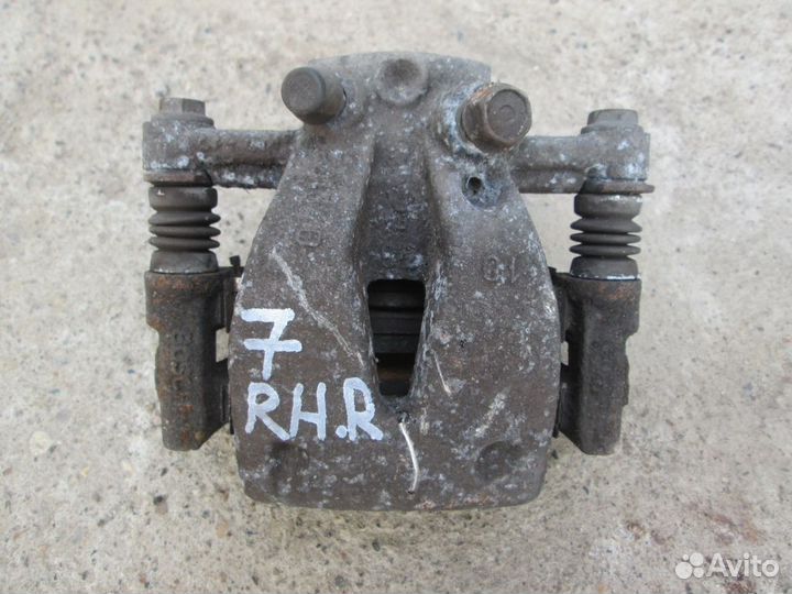 Тормозной суппорт задний правый toyota Avensis (T2