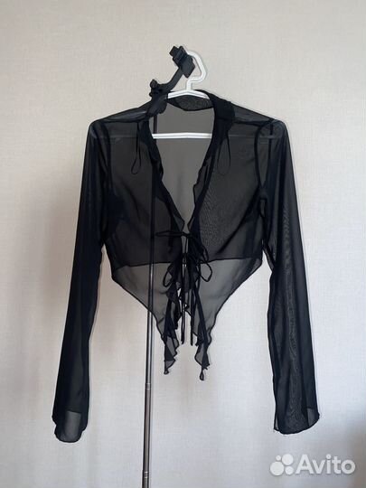 Короткая полупрозрачная блузка с завязками, рюшами