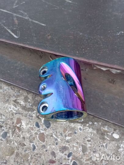 Зажим для трюкового самоката