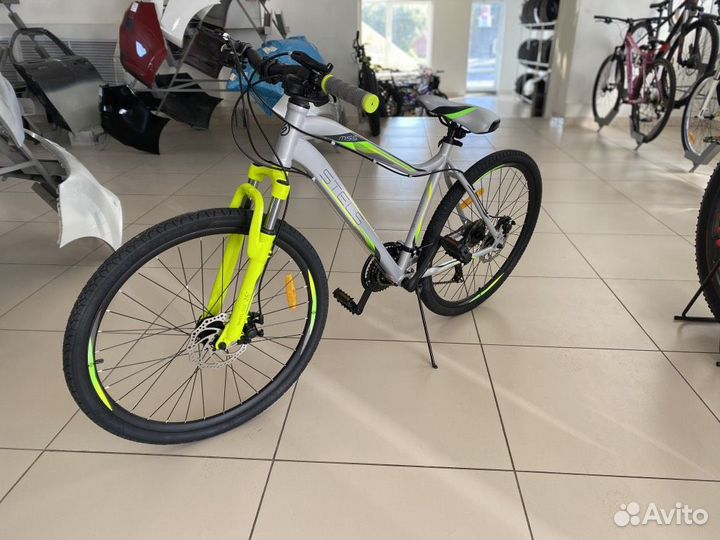 Велосипед Stels Miss 5000 D26 серебристо-салатовый