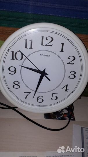Часы настенные Салют (Россия)