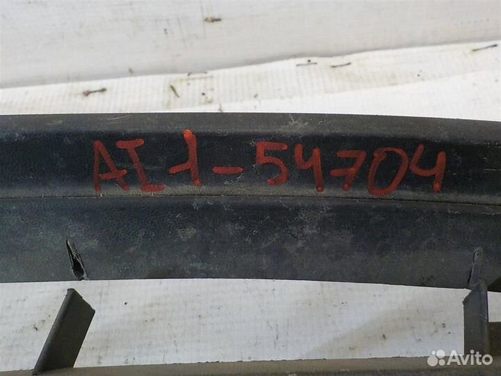 Решетка в бампер центральная Volkswagen Polo seda