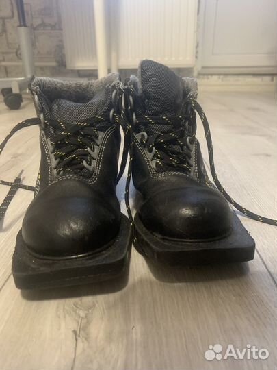 Лыжные ботинки