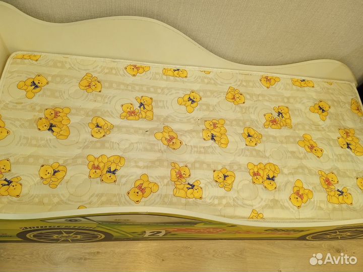 Детская кровать машинка с матрасом