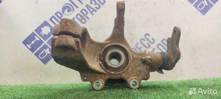 Поворотный кулак передний правый Ford Focus 2