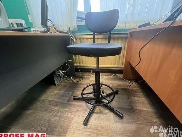 Стул лабораторный винтовой AC383