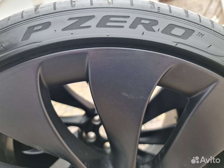 Pirelli P Zero 235/35 R20