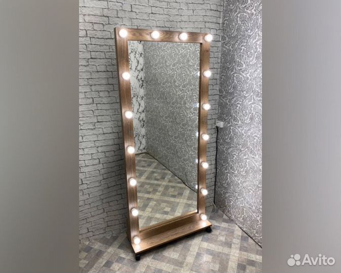 В наличии Ростовое зеркало с лампами на колесиках
