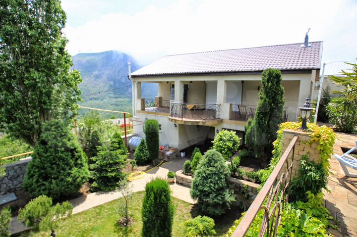 Дом 215 м² на участке 10 сот.