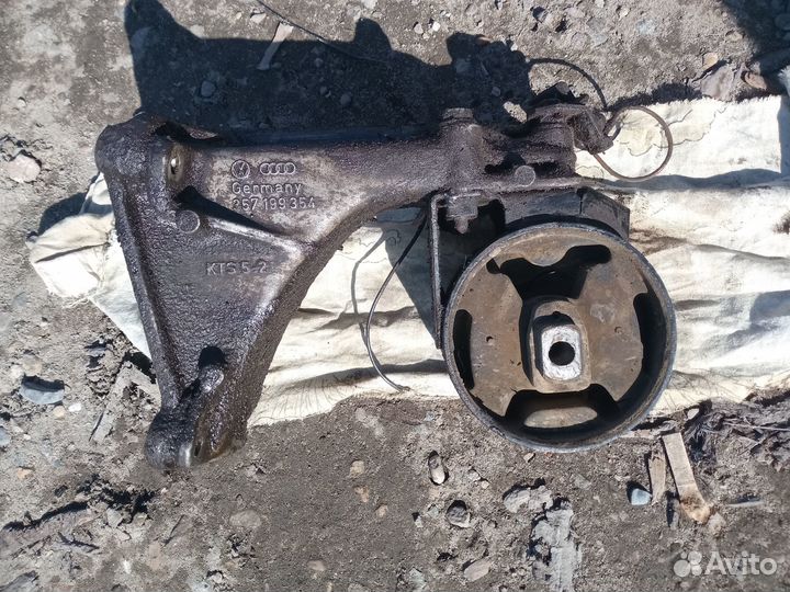 Продам кронштейн опоры двигателя