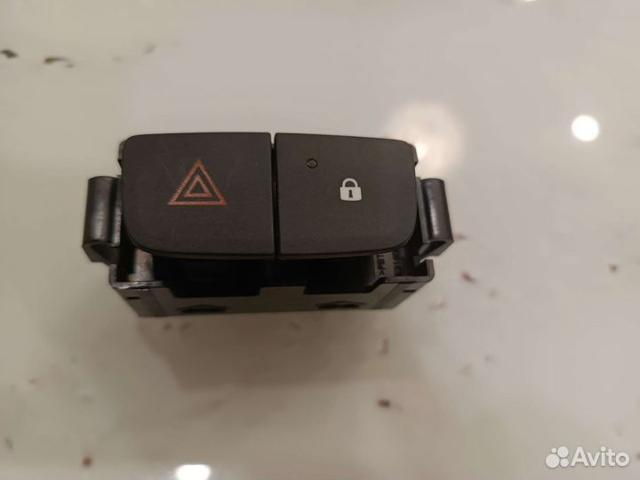 Кнопка аварийной остановки Nissan Terrano