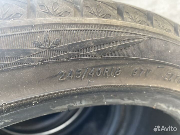 Triangle Snowlink TWT02 245/40 R18