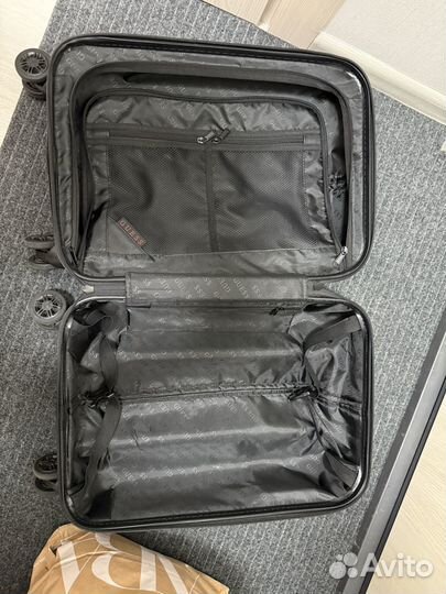 Чемодан ручная кладь Guess