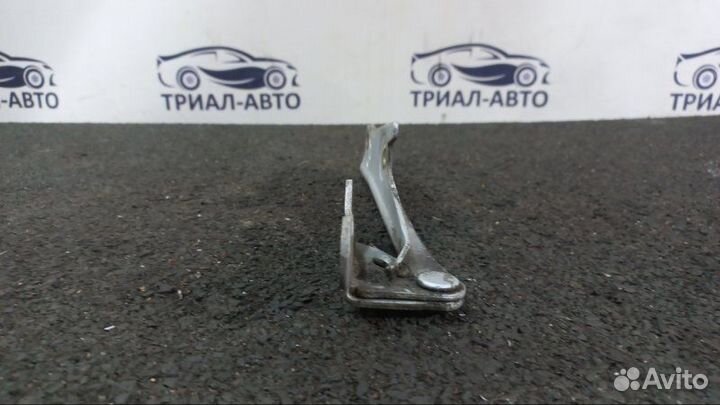 Петля капота Outlander 1