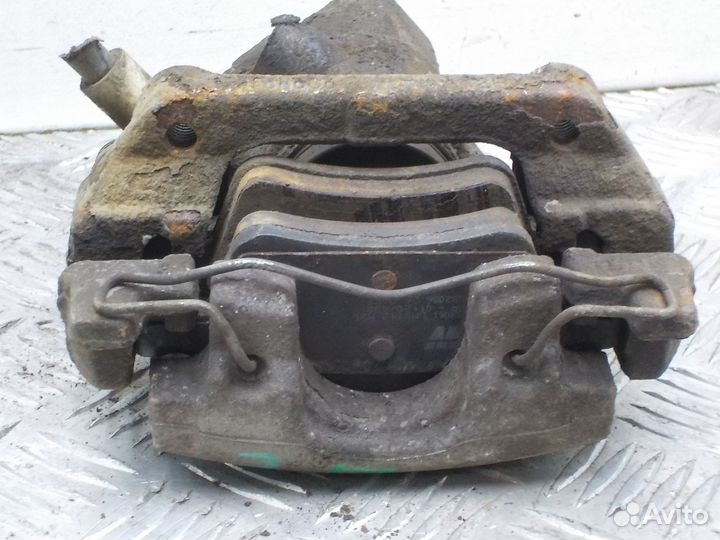 Суппорт тормозной задний правый Ford Focus III 201