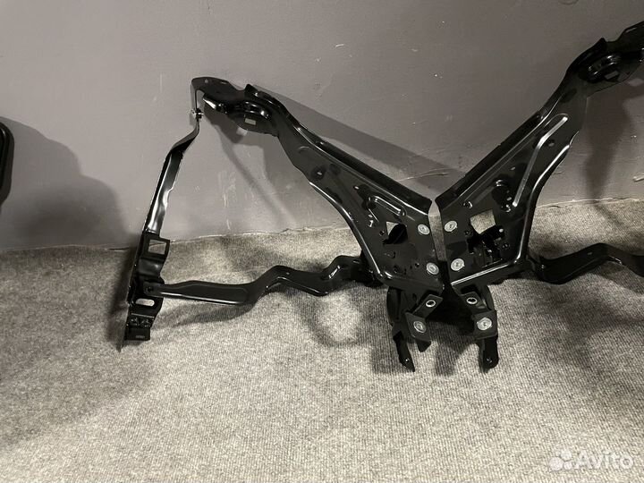 Кронштейны крепления фар Mercedes W204