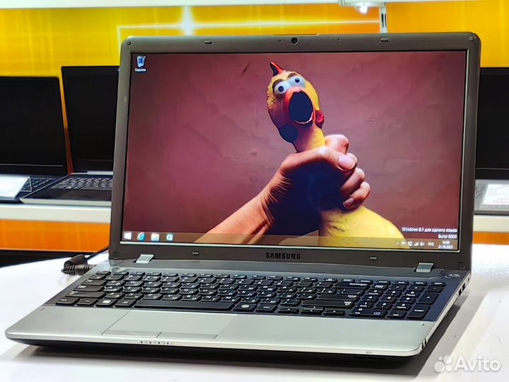 Ноутбук Самсунг c курицей 15.6