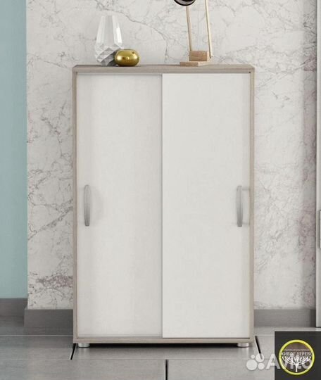 Шкаф-купе нoвый из натуpальнoгo дepeва