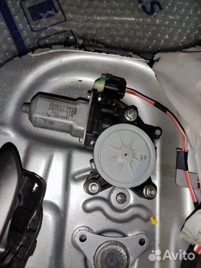 Моторчик стеклоподъемника 824501m000 Kia Soul 1